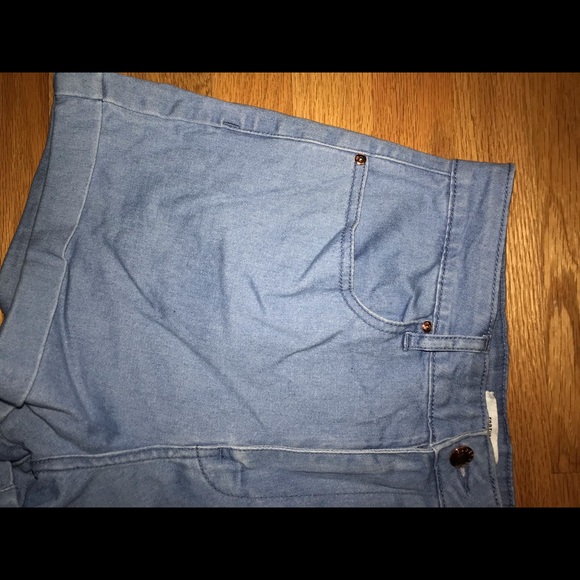 Shorts - Picture 2 of 3